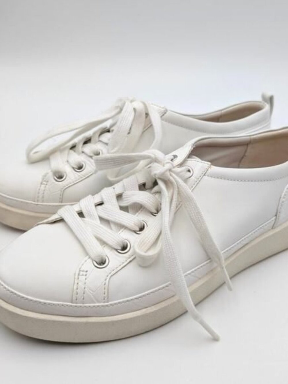 Vionic  Women's Winny Lace-up Shoes Sneakers  Women Size 9  White Leather